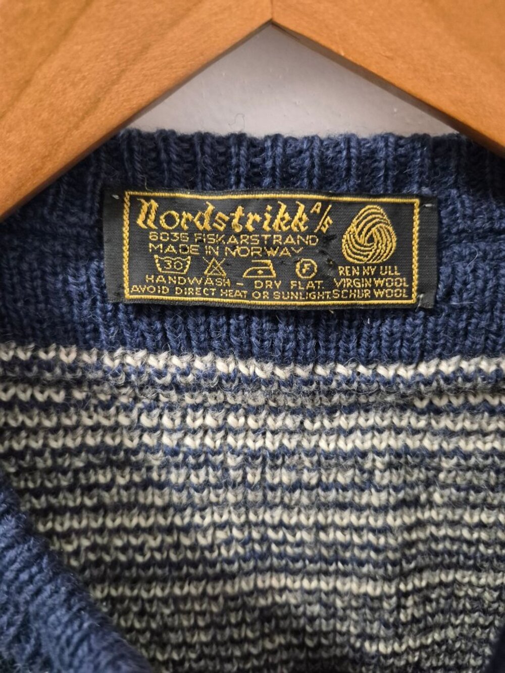 Nordstrikk Norwegian Wool Cardigan Sweater Ornate Clasps Embroidered Trim M READ - Picture 3 of 7